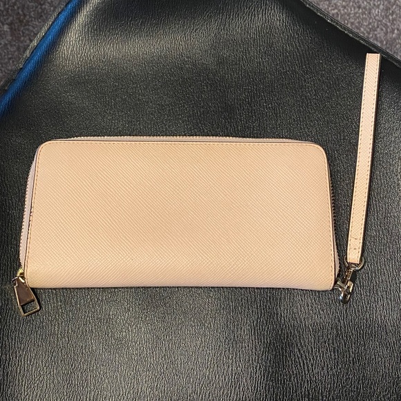 Tory Burch Wallet/Wristlet - Picture 2 of 6